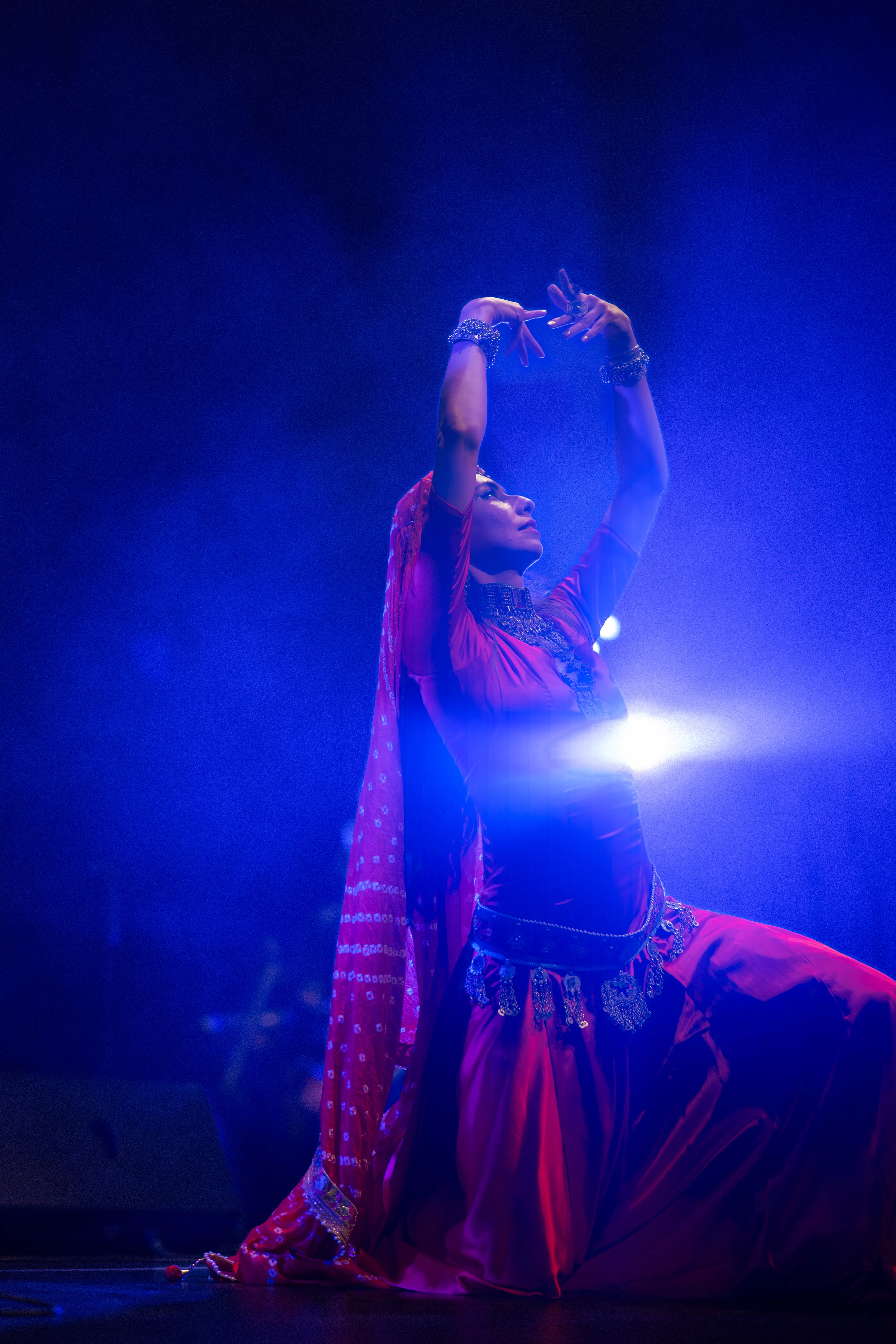 claudia llanos, rajasthani dancer from mexico, in a red dress under blue light and smoke, mexico city (cdmx) (2)
