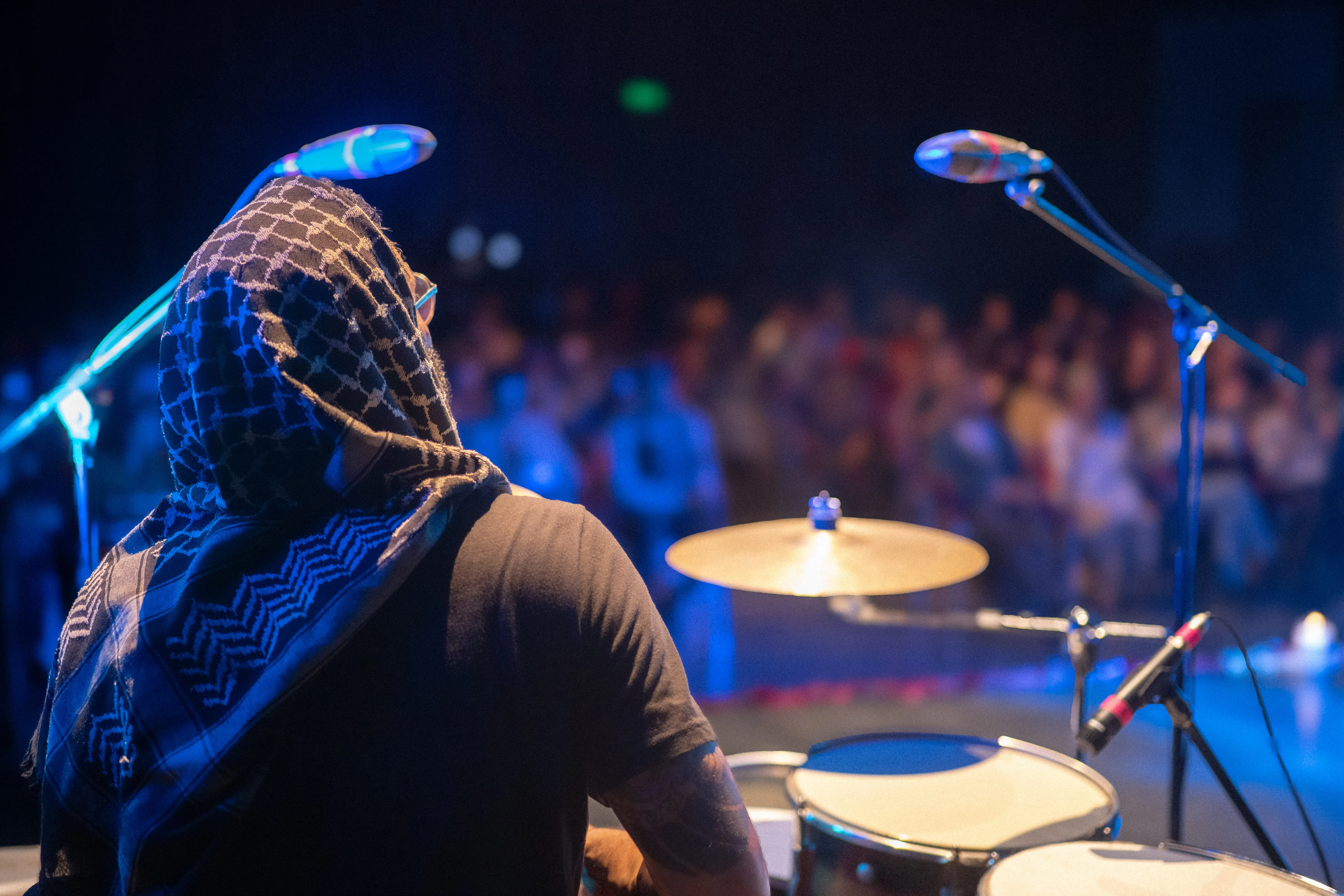 xarab, mexican band with a singer from gaza, live at centro cultural de españa, mexico city: oud, violin, guitarrón and drums, keffiyehs, and the final bow (4)